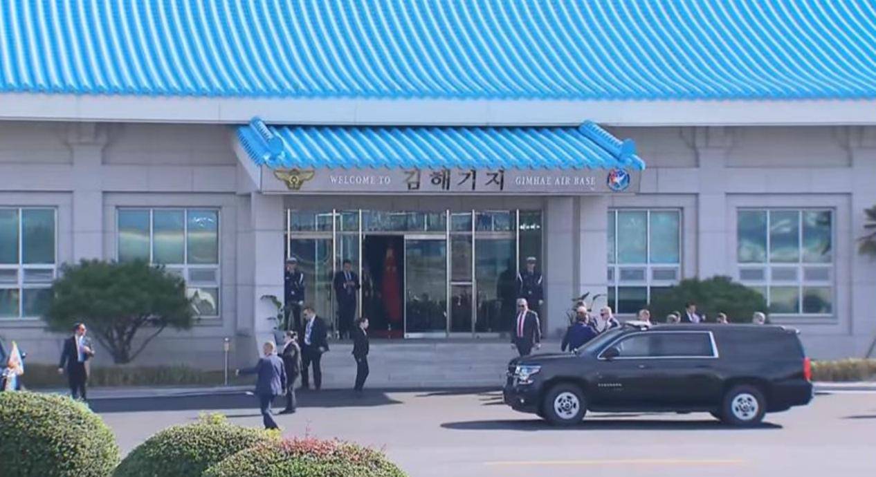 皇冠信用網怎么代理
_中美釜山会晤持续100分钟皇冠信用網怎么代理
,谈完后特朗普火速回国,接下来有两场战争在等着他!