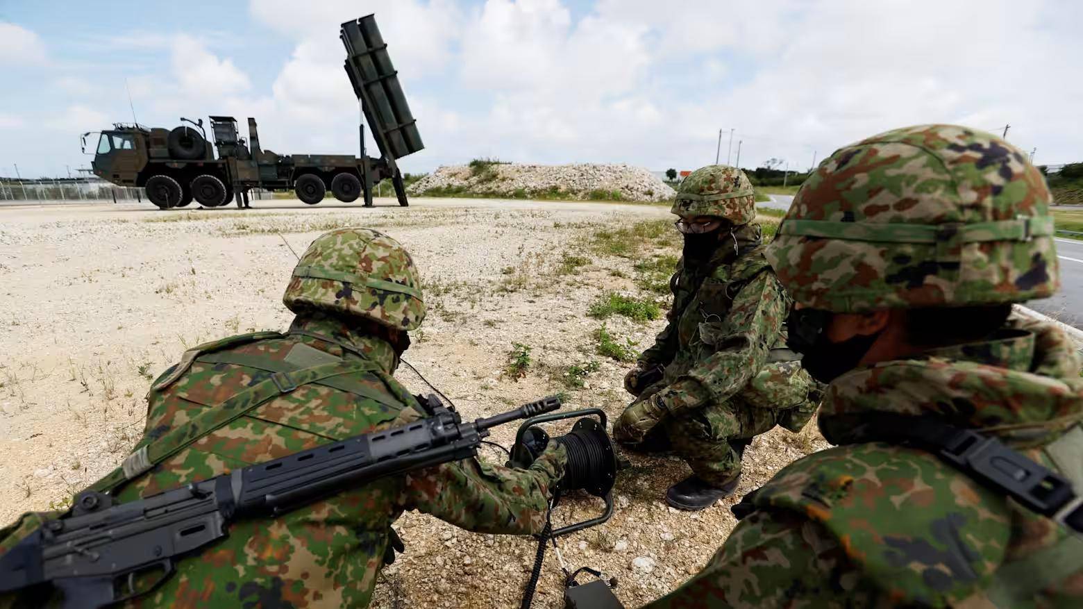 皇冠信用网出租足球_高市早苗不装了皇冠信用网出租足球，一旦台海战事爆发，日本立即撤离琉球群岛12万人