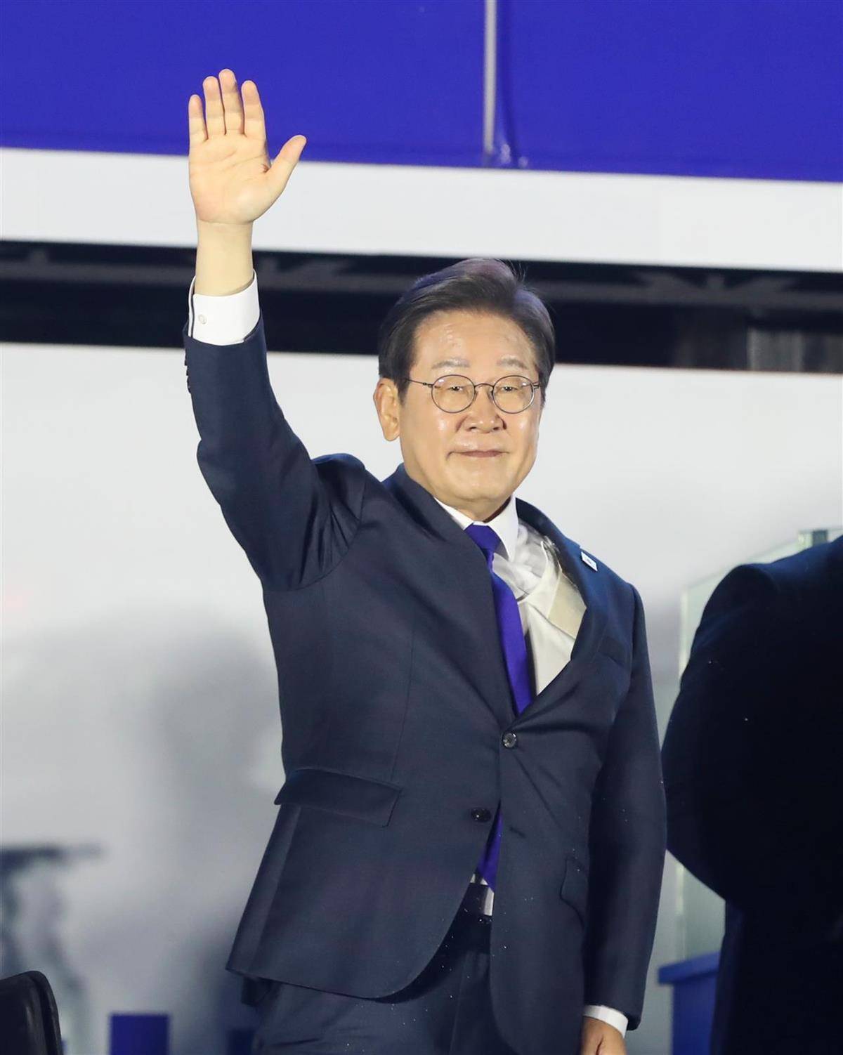 皇冠信用盘会员开户
_当选韩国总统的李在明皇冠信用盘会员开户
，两周后就要走进法院，他会被判有罪吗？